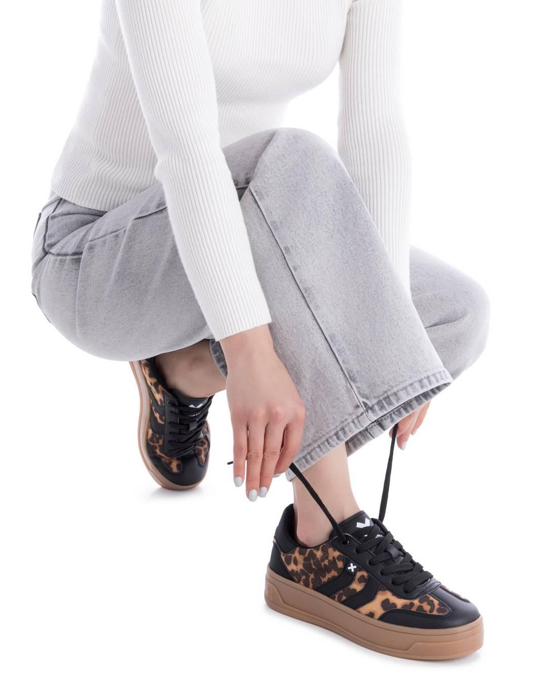 Zapatilla de mujer plano Xti 14458401