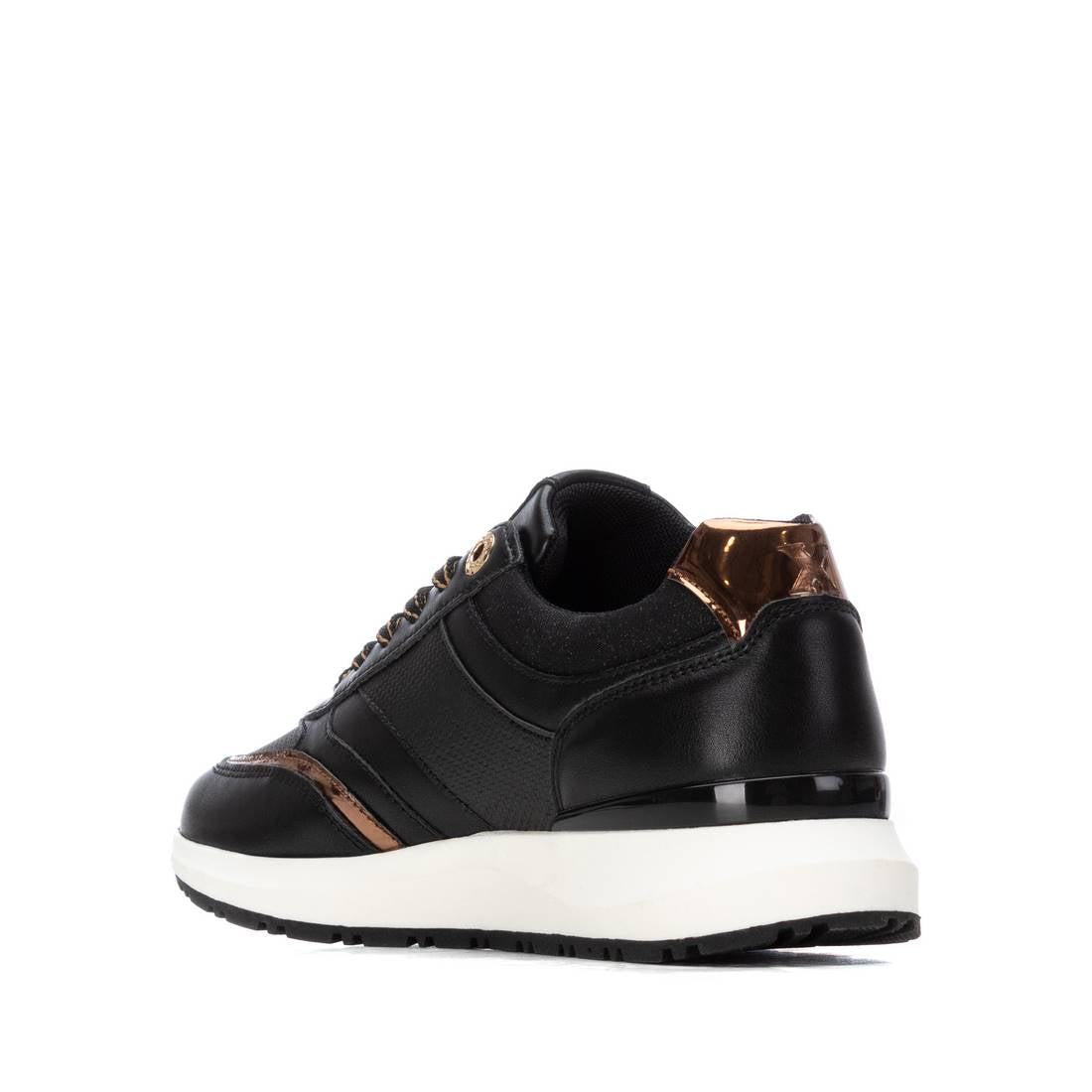 Zapatilla de mujer plano Xti 14418302