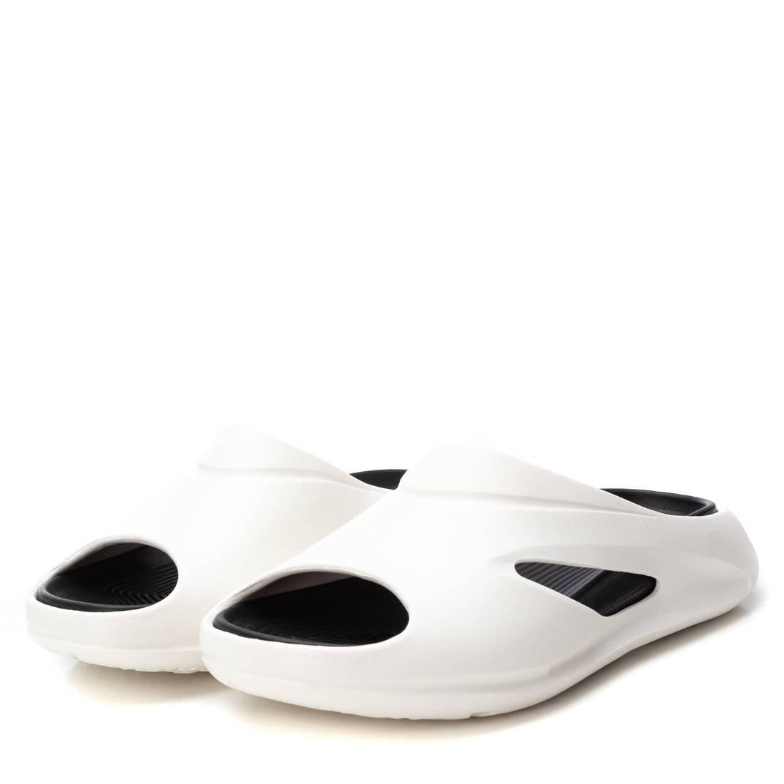 Sandalia de hombre XTI 14389502